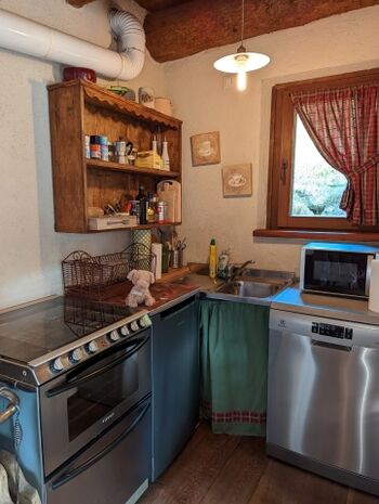 komplett eingerichtete Küche