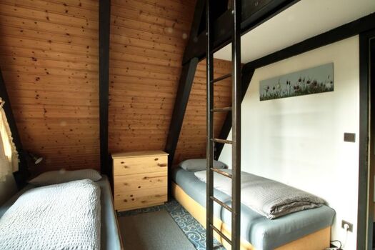 Das vordere Schlafzimmer mit Schlafkoje unter dem Dach