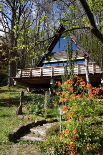 Das Haus vom Parkplatz aus