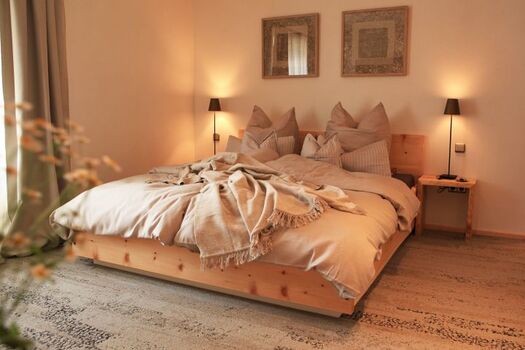 Sie schlummern tief im Zirbenholzbett