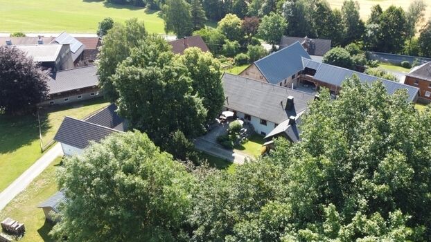 Blick von oben in unseren Landhaus - Garten