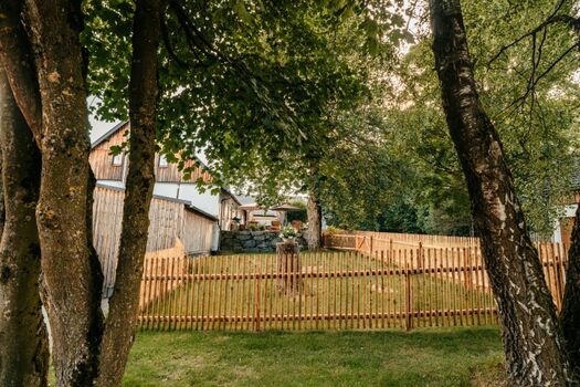 Unser 1,40 Meter hoch umzäunter Bereich zur Terrasse hin