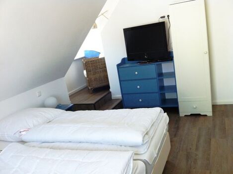 Schlafzimmer OG mit Flachbild TV