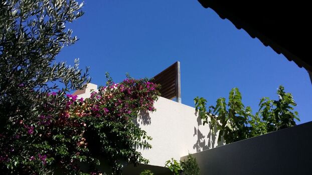 Blauer Sommer-Sonnen-Himmel