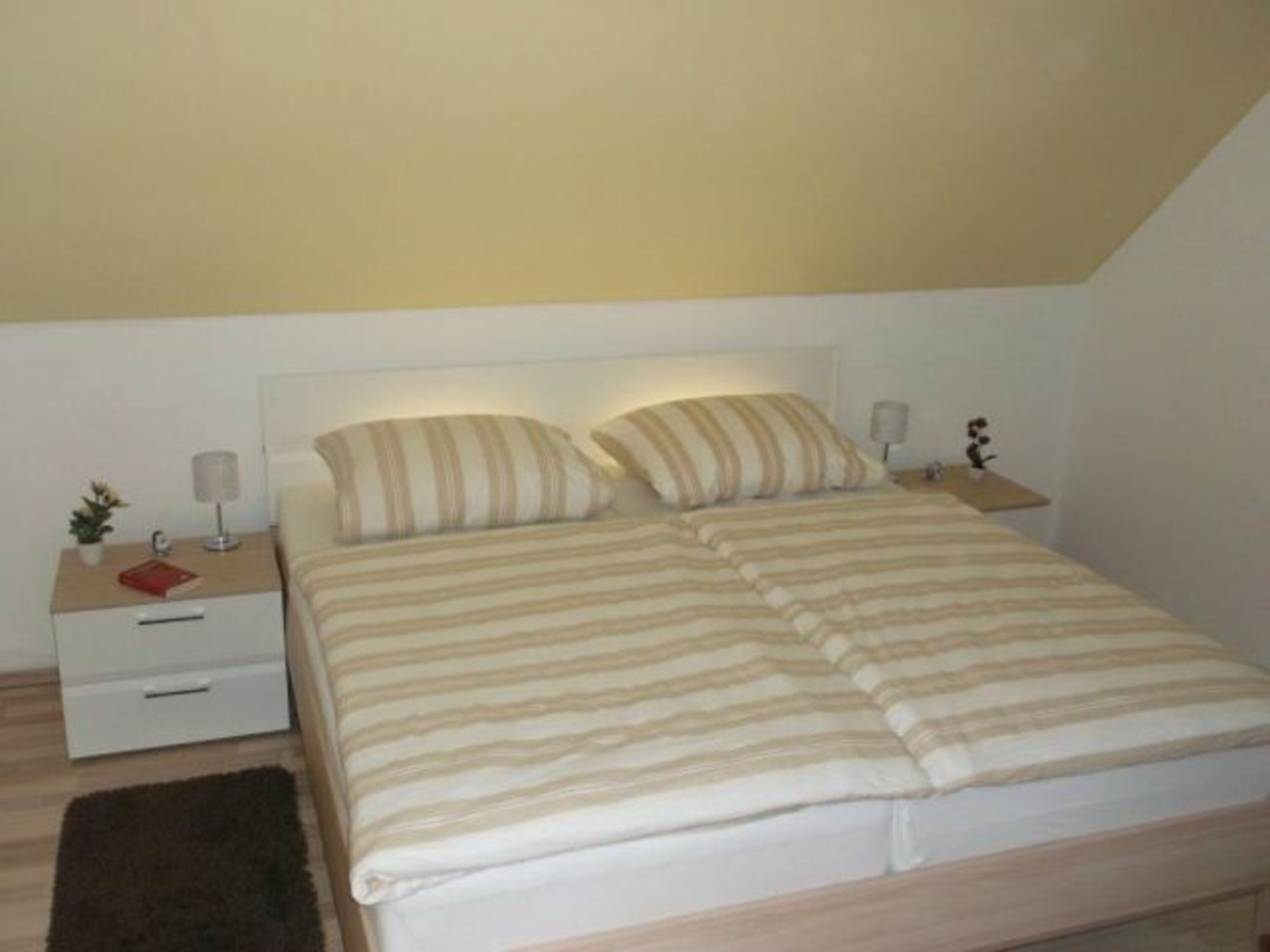 Schlafzimmer 1
