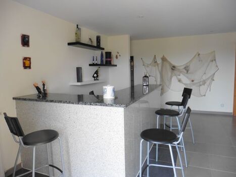 Bar im UG mit Ausgang zum Pool