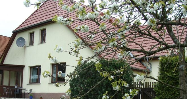 Haus im Frühling