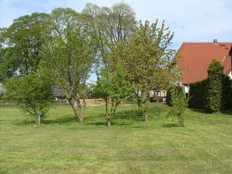 Blick von der Südseite Garten kleine Ferienwohnung