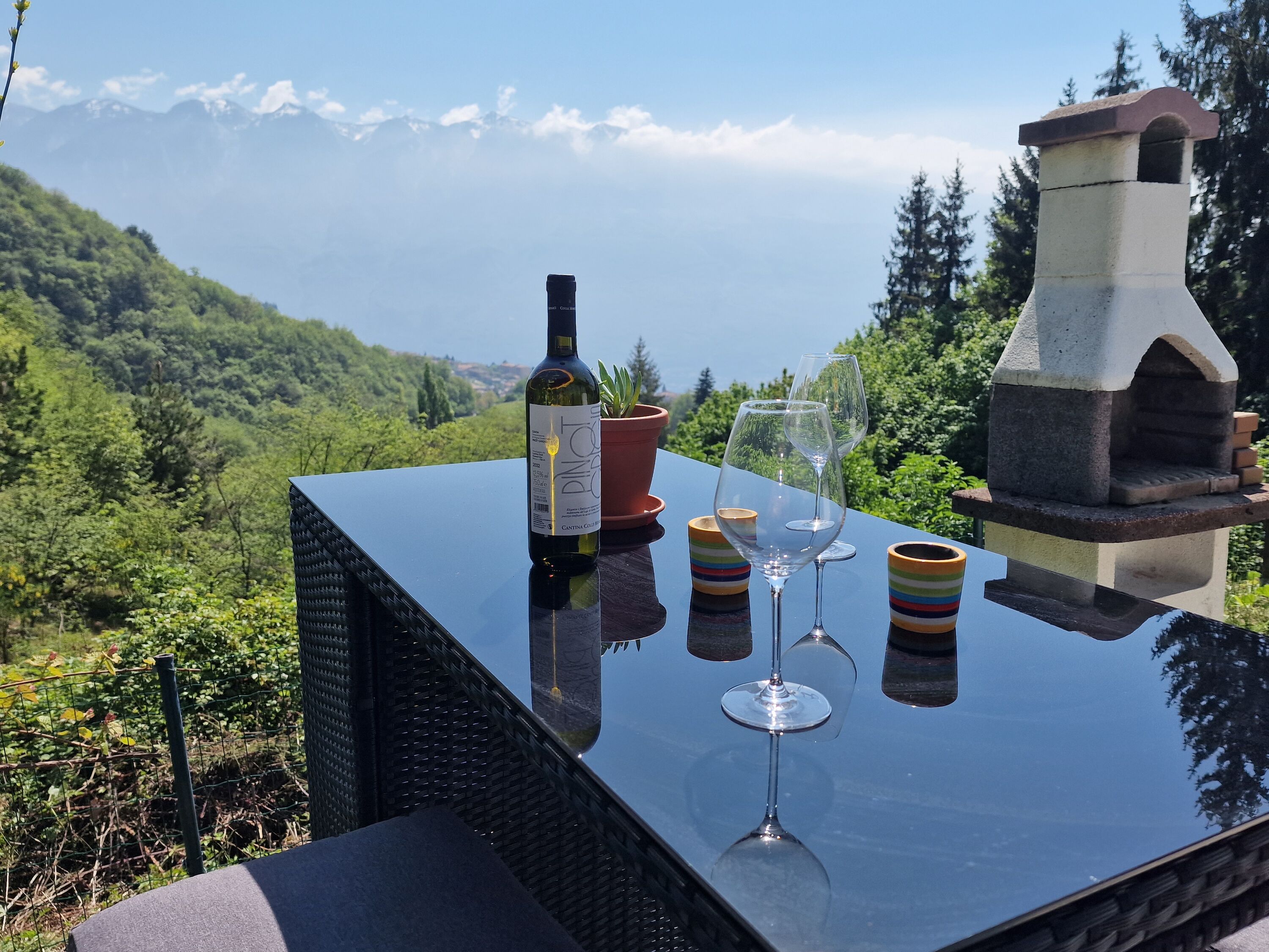 Bei einem Vino diesen Blick genießen