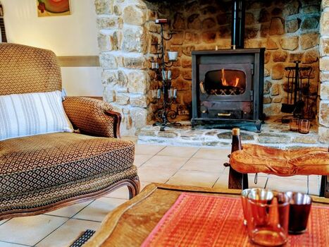 Wohnzimmer mit Kamin