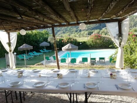 Gartenlaube um im Freine zu speisen