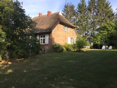 Eingezäunte Wiese am Haus