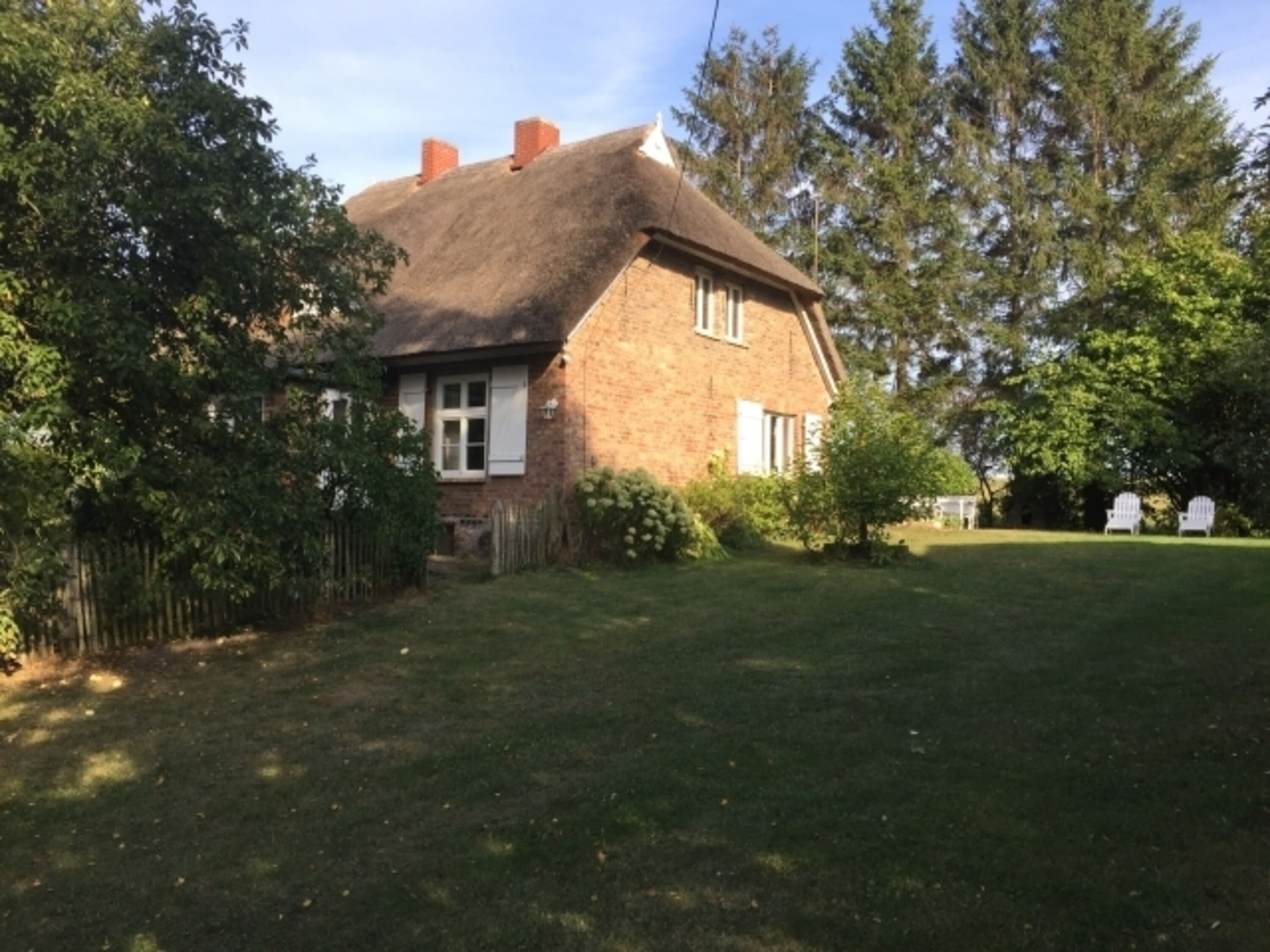 Eingezäunte Wiese am Haus