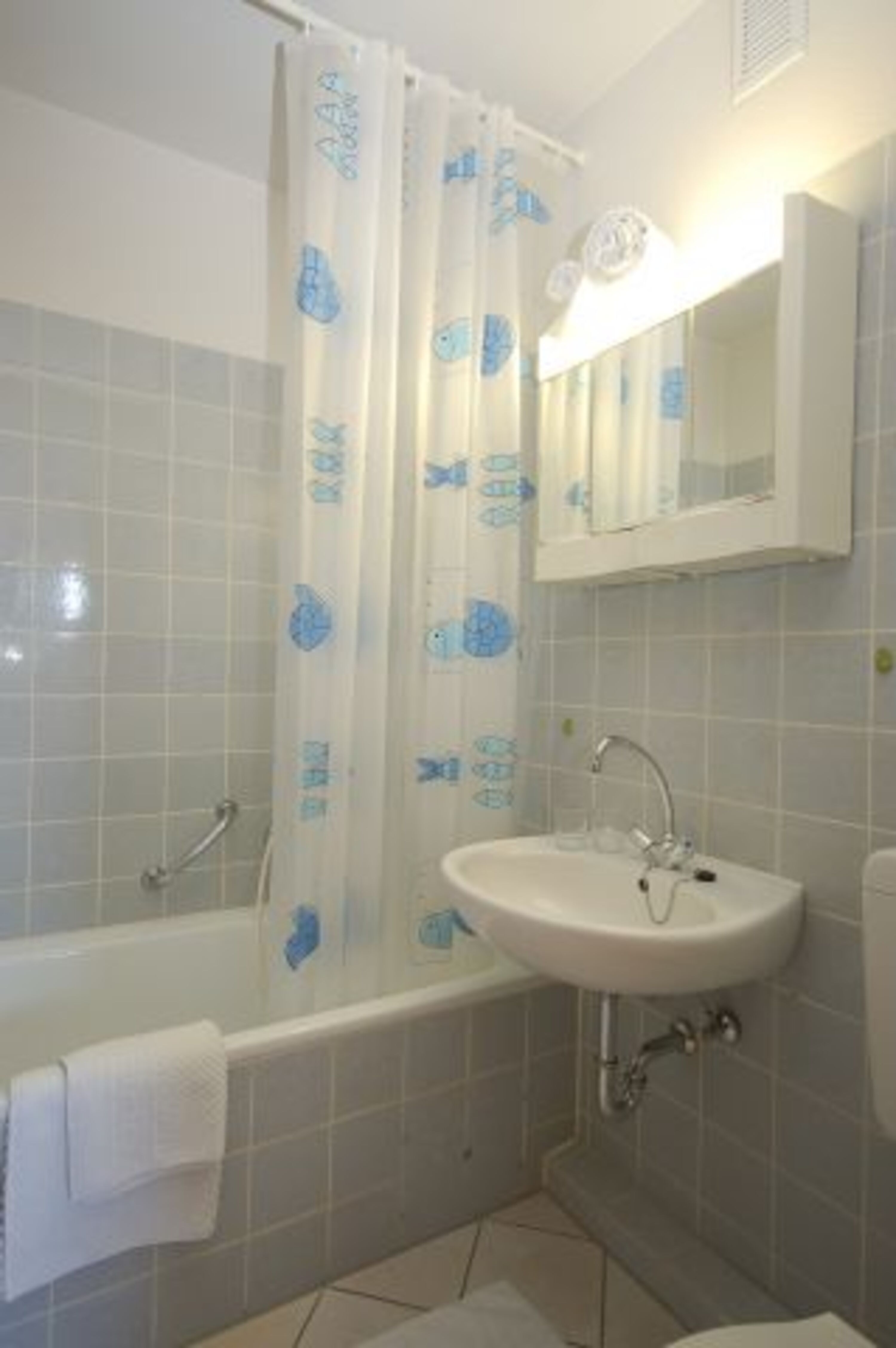 Bad mit Badewanne