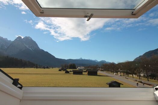 Blick Richtung Westen (Waxenstein, Zugspitze und Daniel)