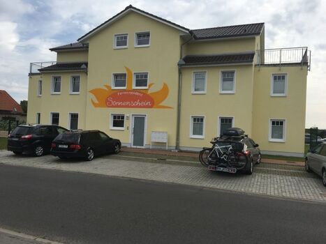 Strassenansicht 8 WE