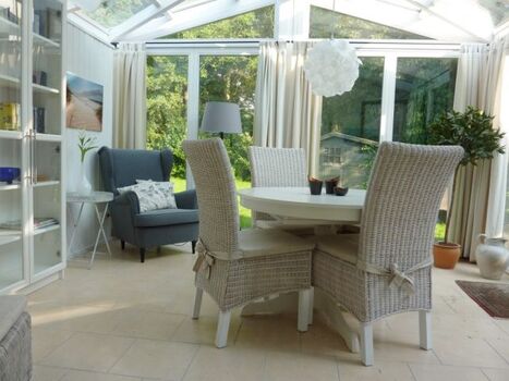 der Lichtdurchflutete Wintergarten ist zu jeder Jahreszeit schön