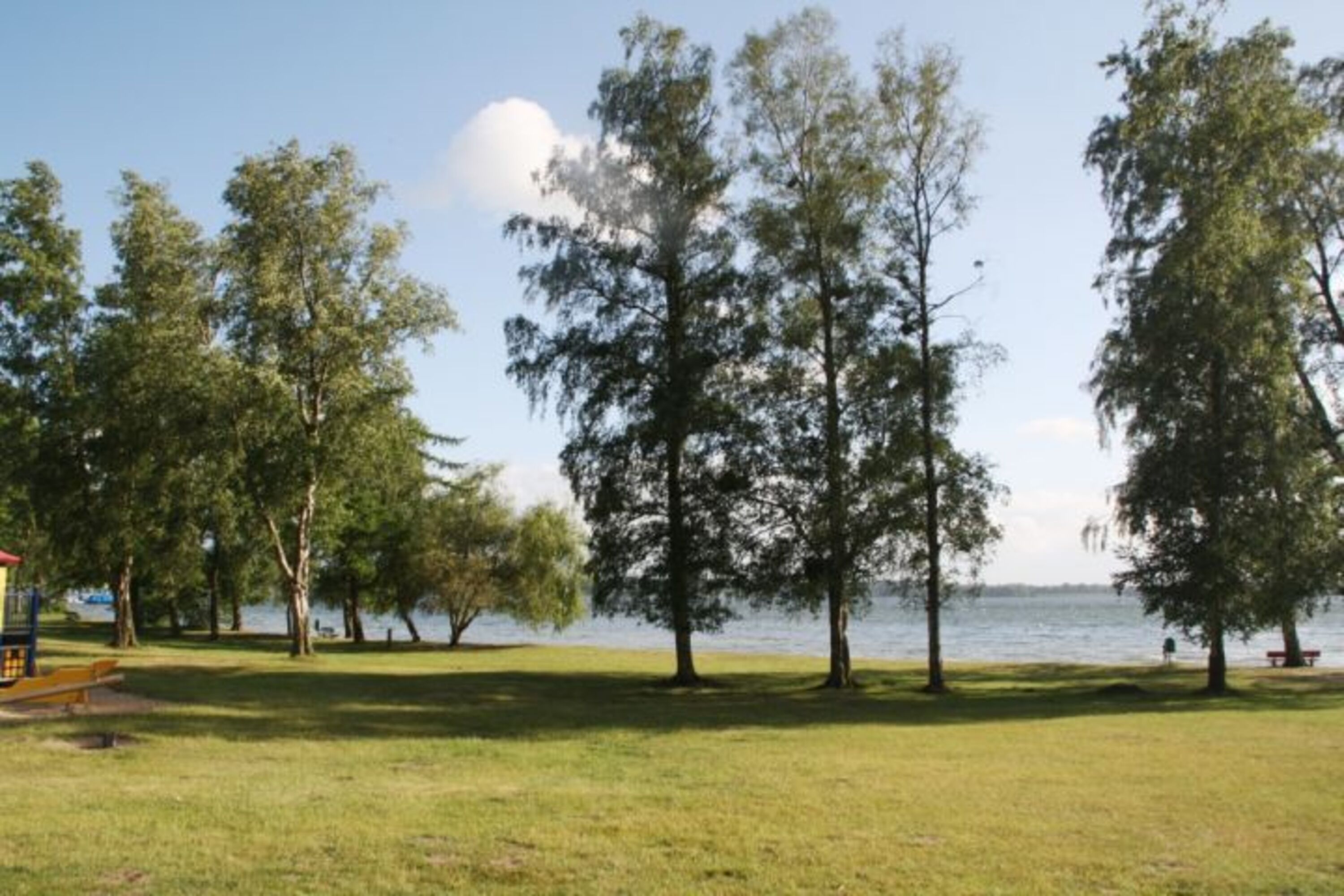 Der See mit Badestelle.