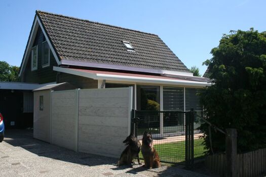 komplett eingezäuntes Grundstück