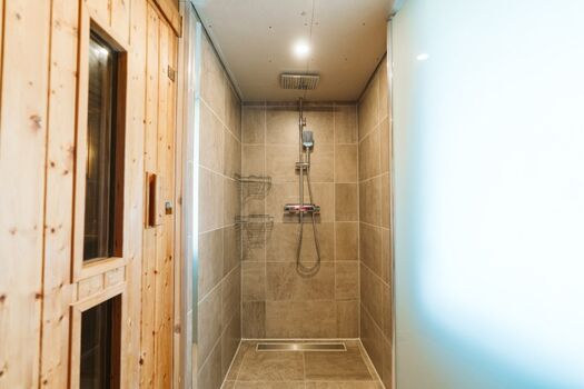 Saune und Dusche