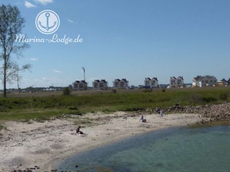 Strandbeginn mit Objekt (Hintergrund)