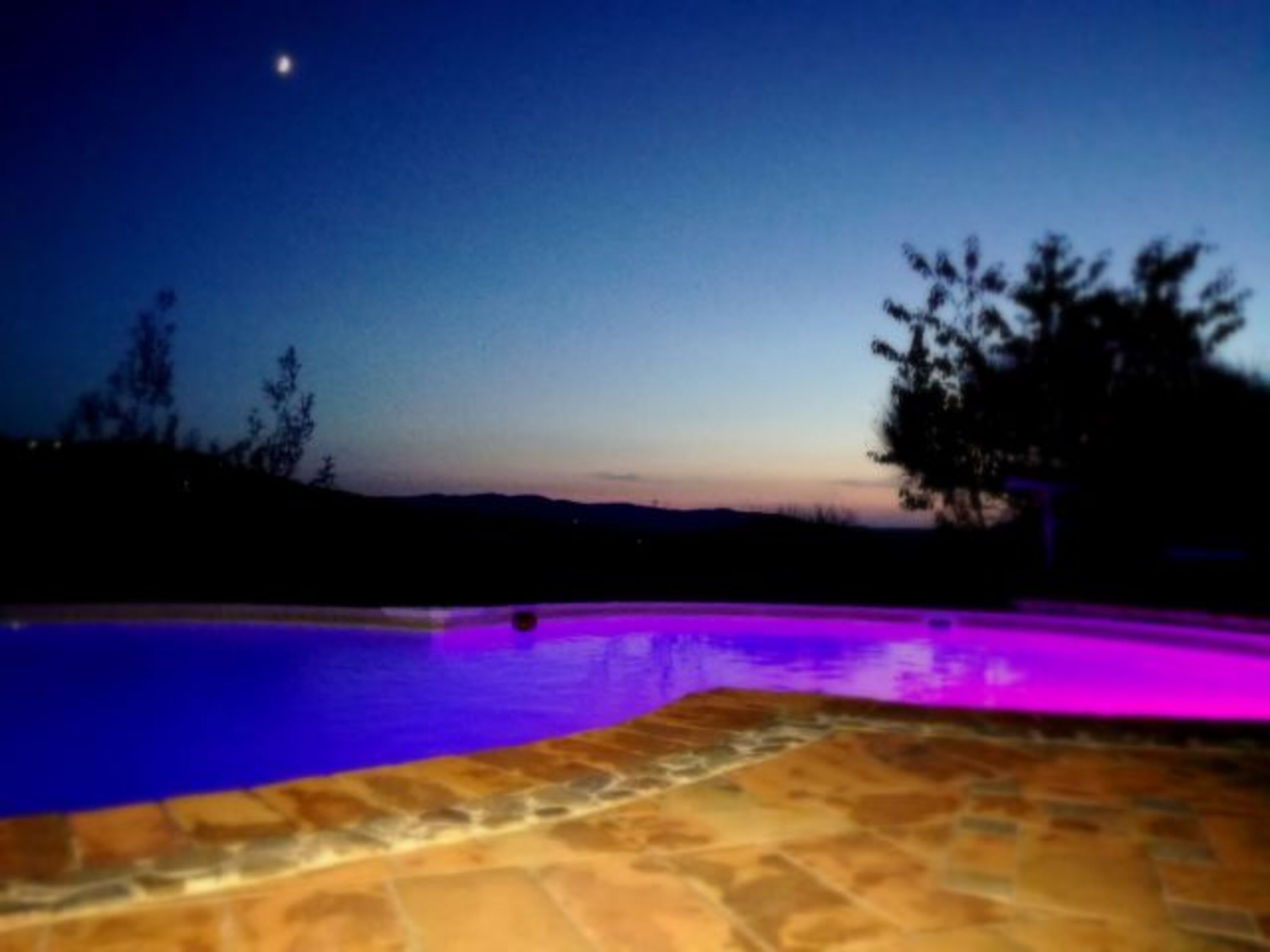 Pool bei Nacht