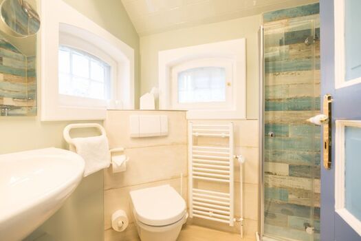 in diesem Bad im EG  werden sogar die Füße warm...