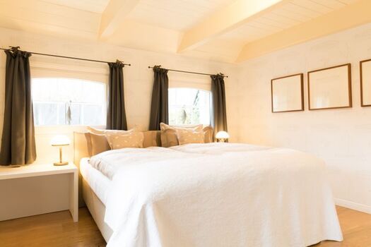 das Schlafzimmer mit Boxspringbetten im EG