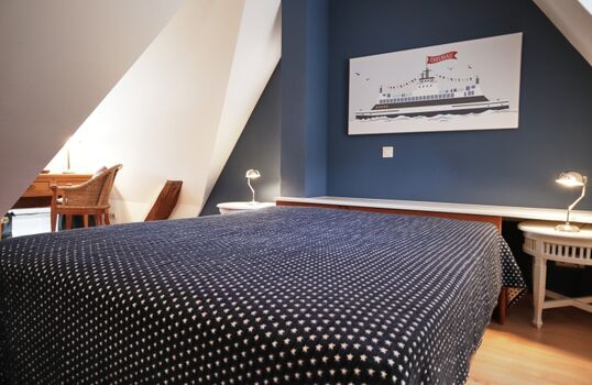 ...mit einem Schreibplatz