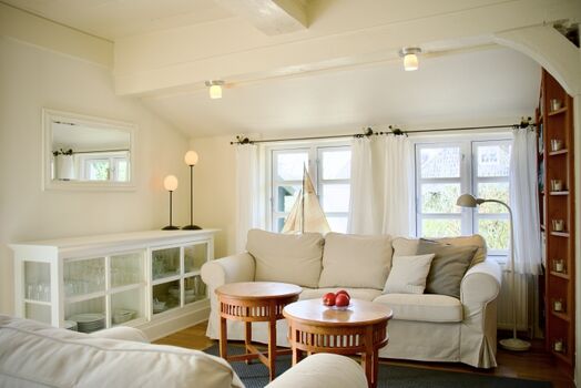 der Wohnraum mit Gartenzugang