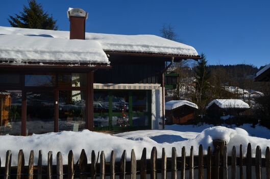 Haus im tiefen Winter