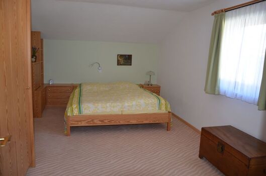 Weiteres Schlafzimmer mt Loggia und Duschbad