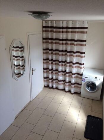 Flur mit Waschmaschine 