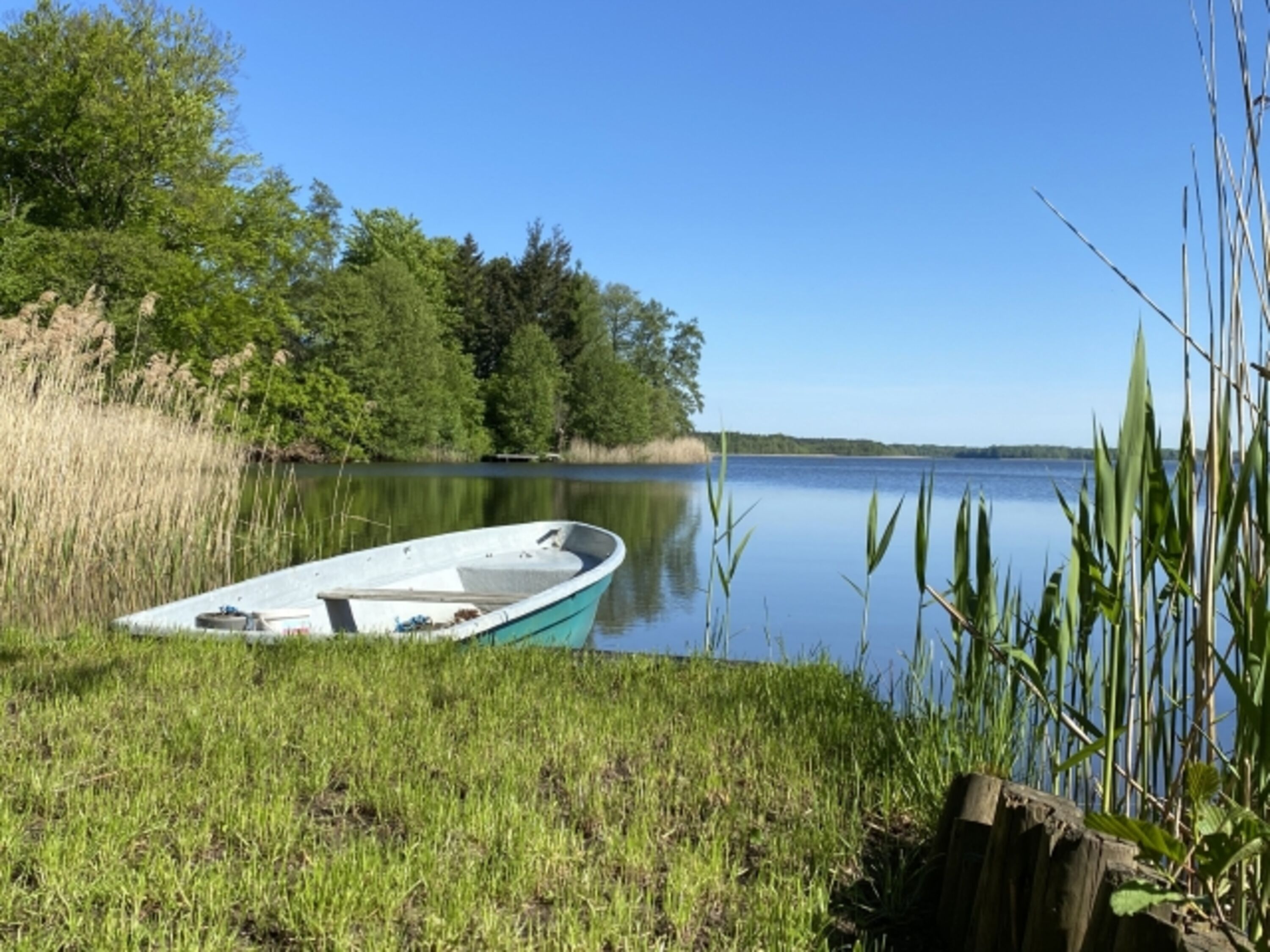 hauseigenes Ruderboot am Useriner See