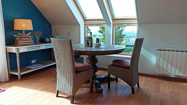 Der Essbereich mit Meerblick
