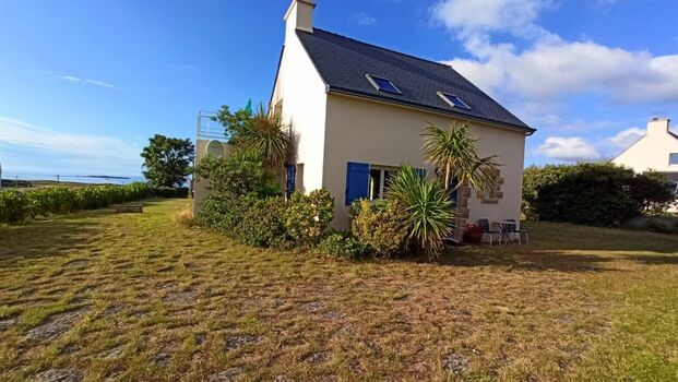 Das Ferienhaus mit Meerblick vom Garten