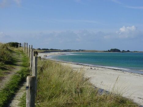 Der Wanderweg GR34 am Strand 