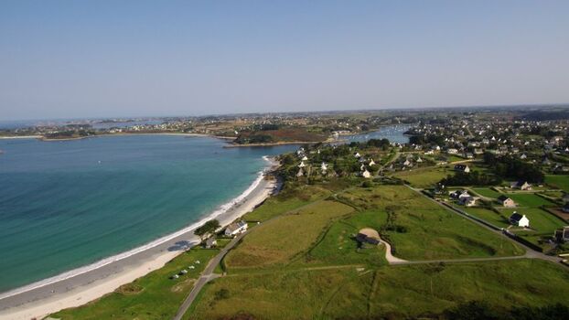 Blick vom Haus (aus 50m Höhe) auf St. Pabu und den Aber Benoit