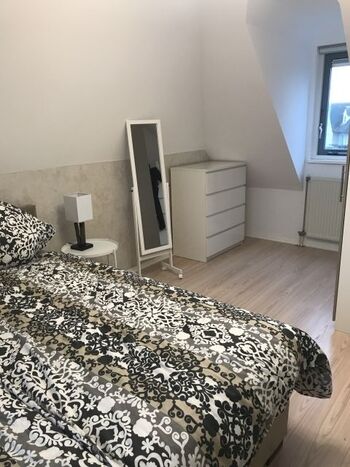 2 Kommoden, 1 Kleiderschrank