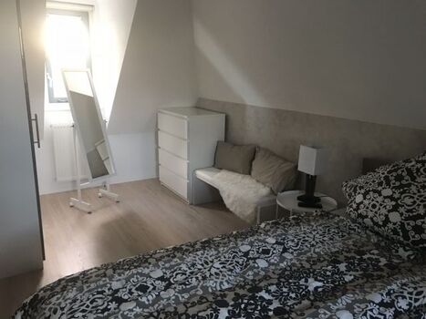 1 Kommode, 1 Schrank