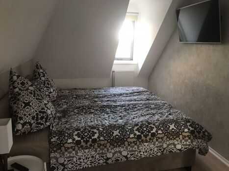 2. Doppelbett (Boxspringbett) im Obergeschoß, Smart-TV