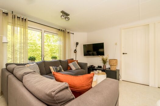 SMART TV mit vielen deutschen Sendern und Netflix