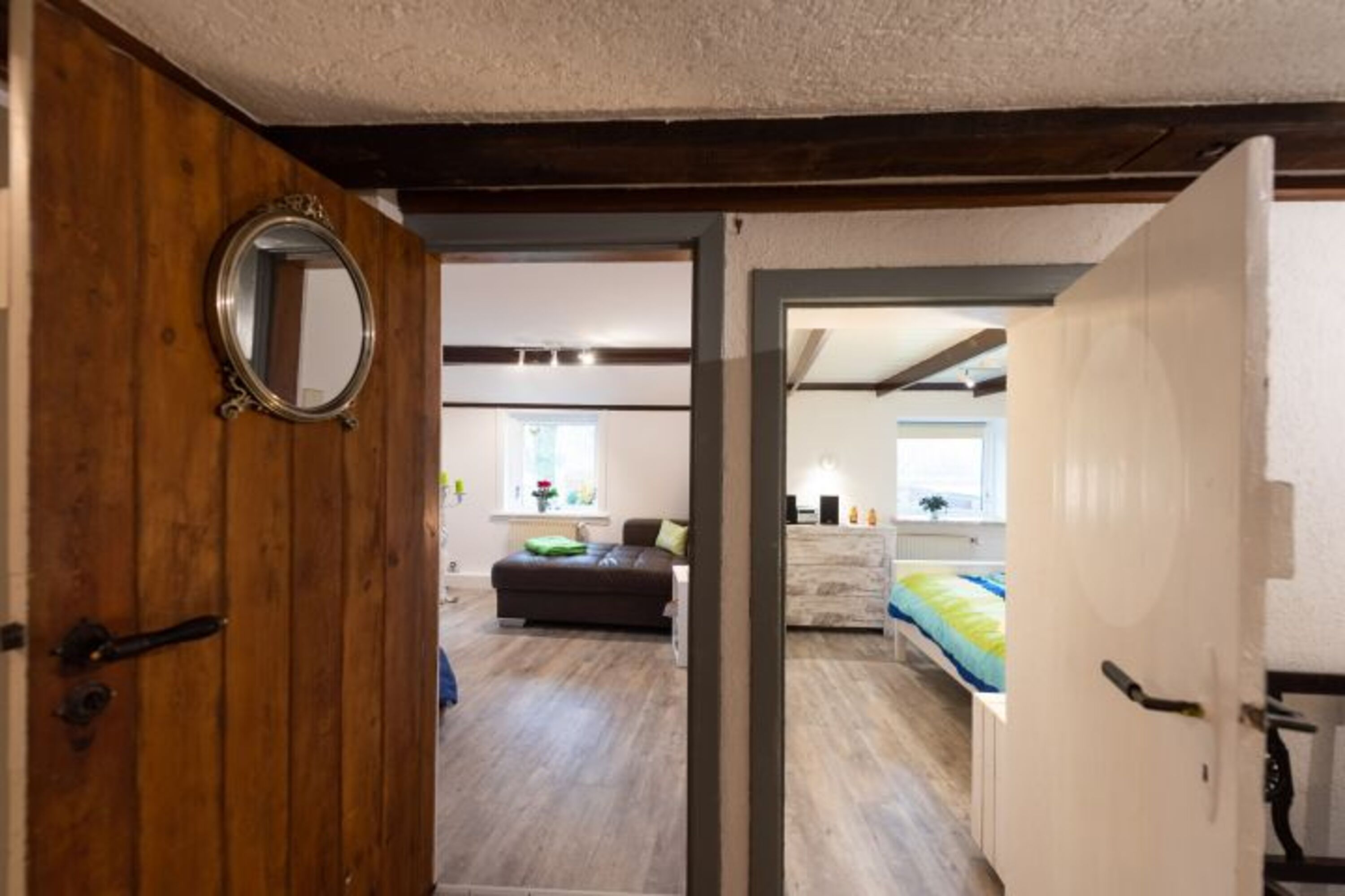 Flur mit Blick in Lesezimmer und Schlafzimmer