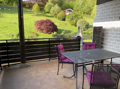 Terrasse überdacht und eingezäunt (absperrbar)