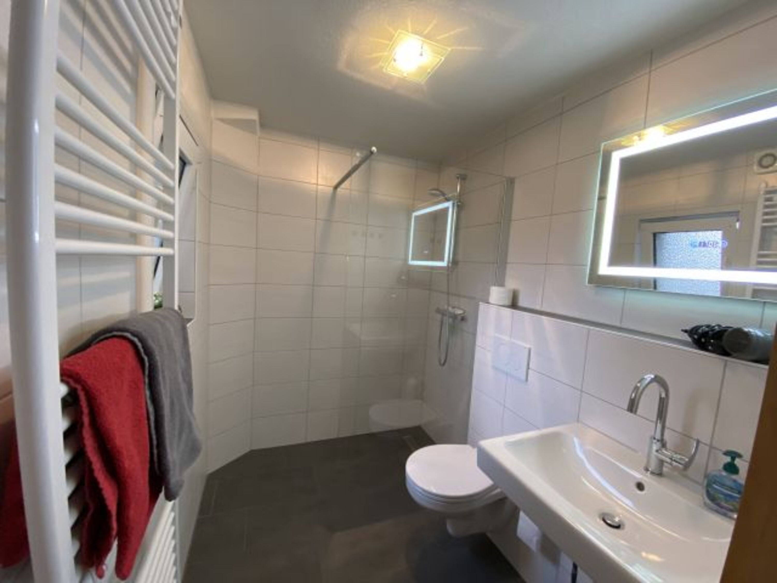 Badezimmer bodentiefe Dusche