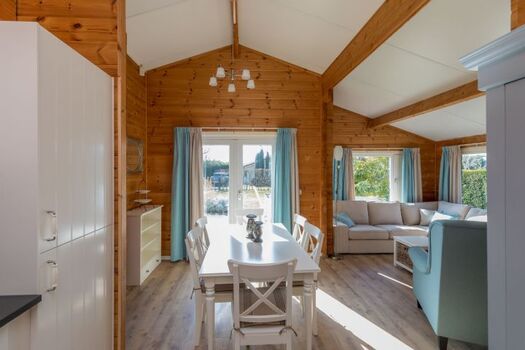 Die neue, offene Küche mit allem Komfort, wie Spülmaschine