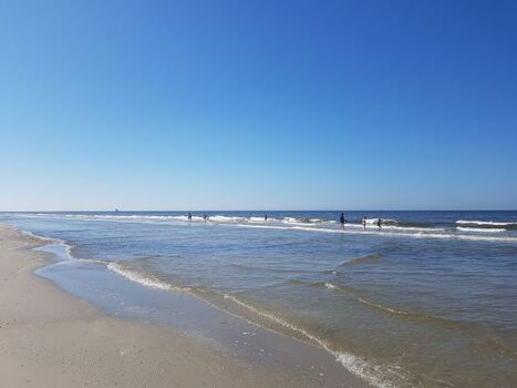 Der breite Sandstrand nur 800 Meter entfernt