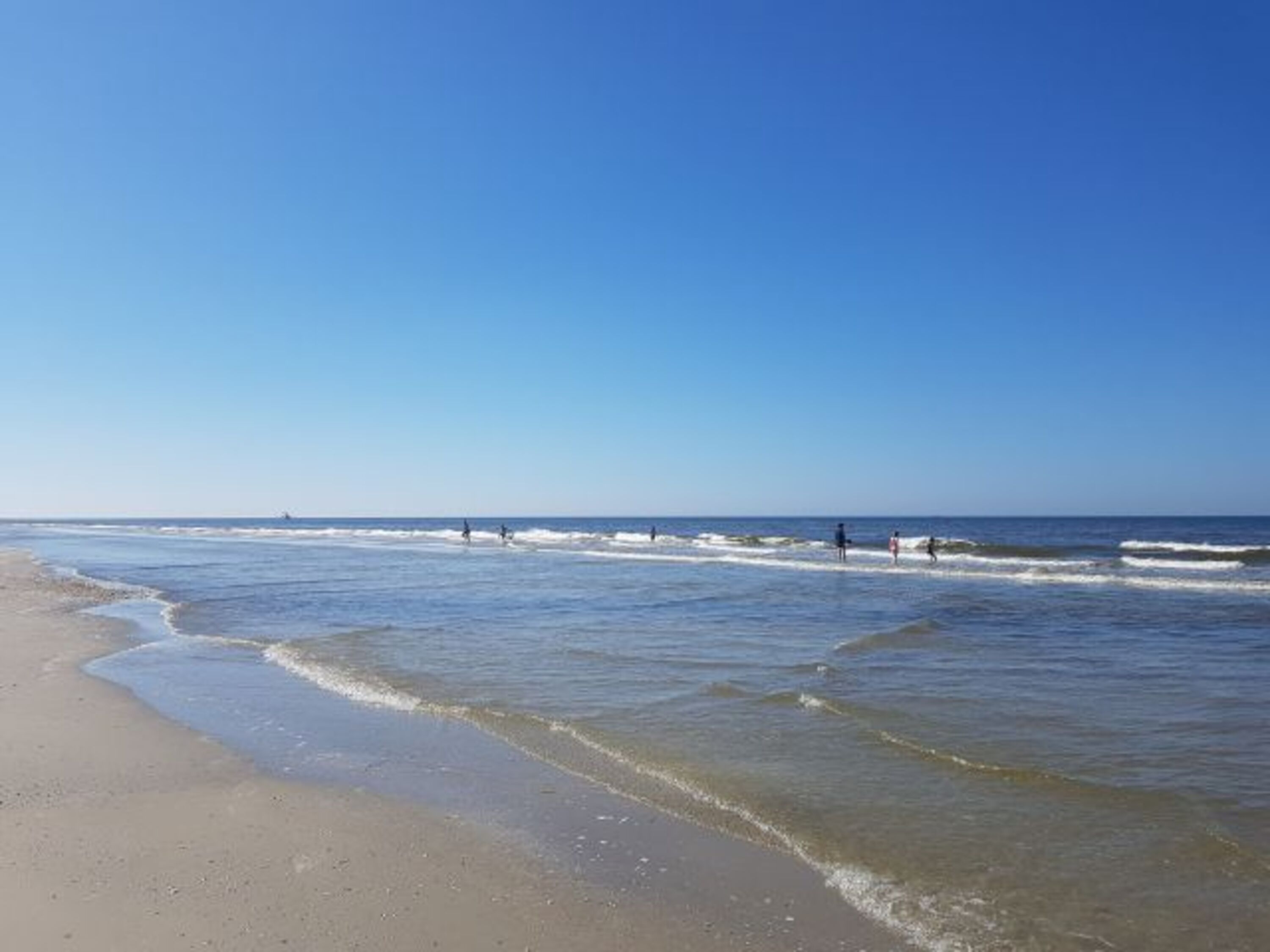 Der breite Sandstrand nur 800 Meter entfernt