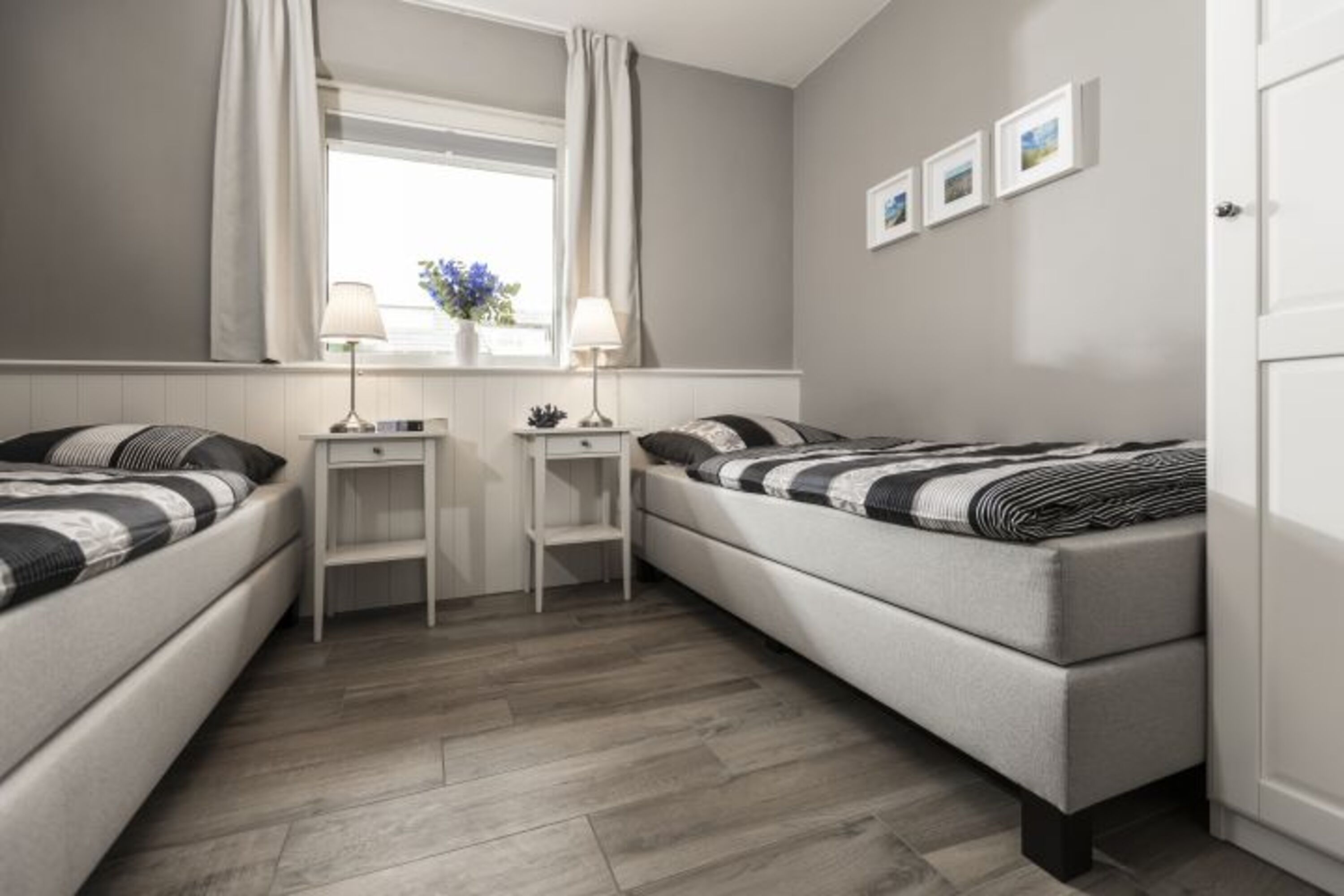2 einzelne Boxspringbetten im 2. Schlafzimmer