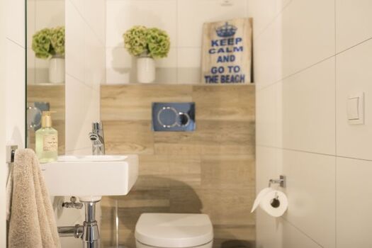 Das WC ist separat und ebenfalls ganz neu renoviert